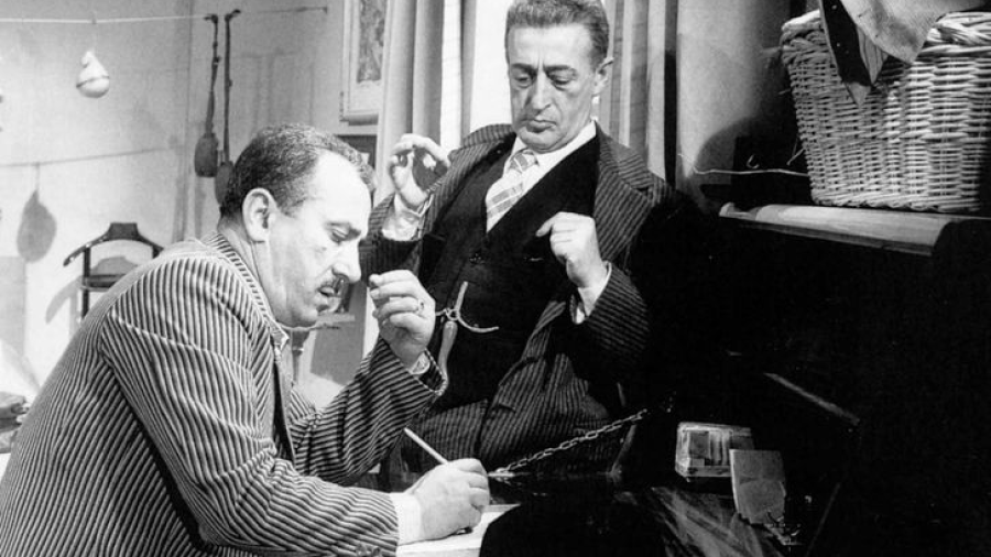 Fotogramma dal famoso film Totò, Peppino e la Malafemmina